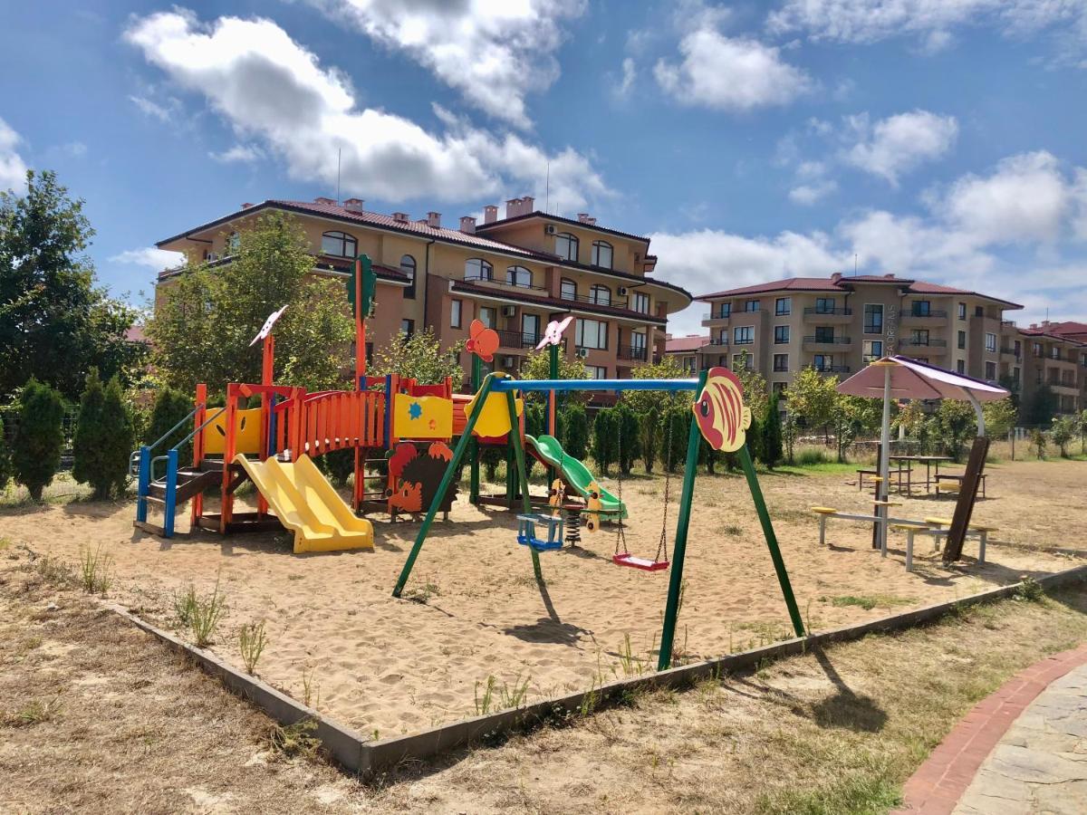 Sorrento - Menada Apartments Sveti Vlas Esterno foto